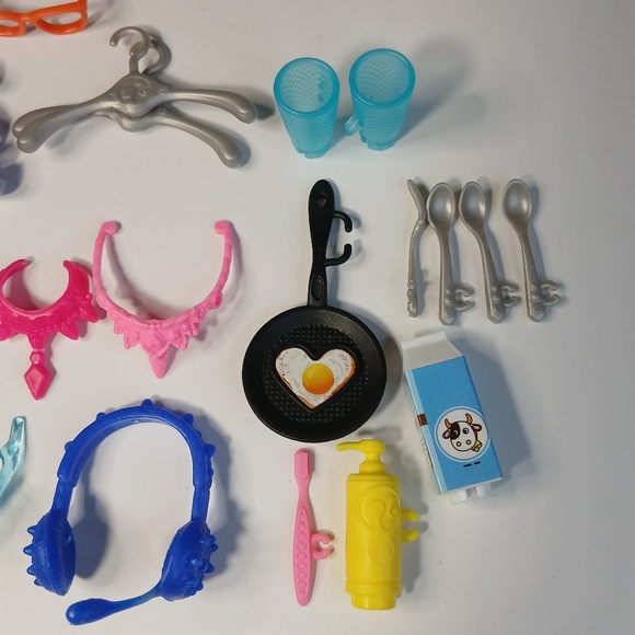 Barbie's Accessories - Picture 4 of 4